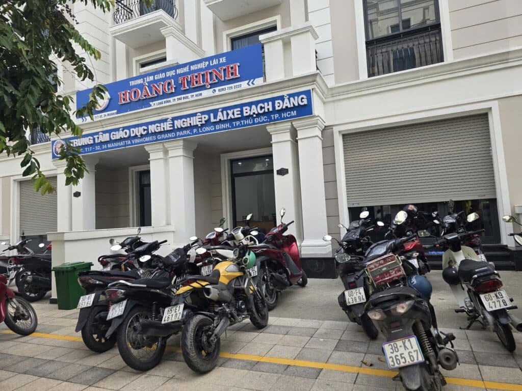 Trung Tâm Giáo Dục Nghề Nghiệp Lái Xe Hoàng Thịnh
